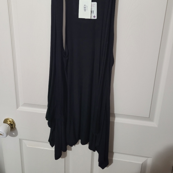 Black Vest - Picture 2 of 3